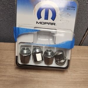 Mopar Silver Lug Nut Set
